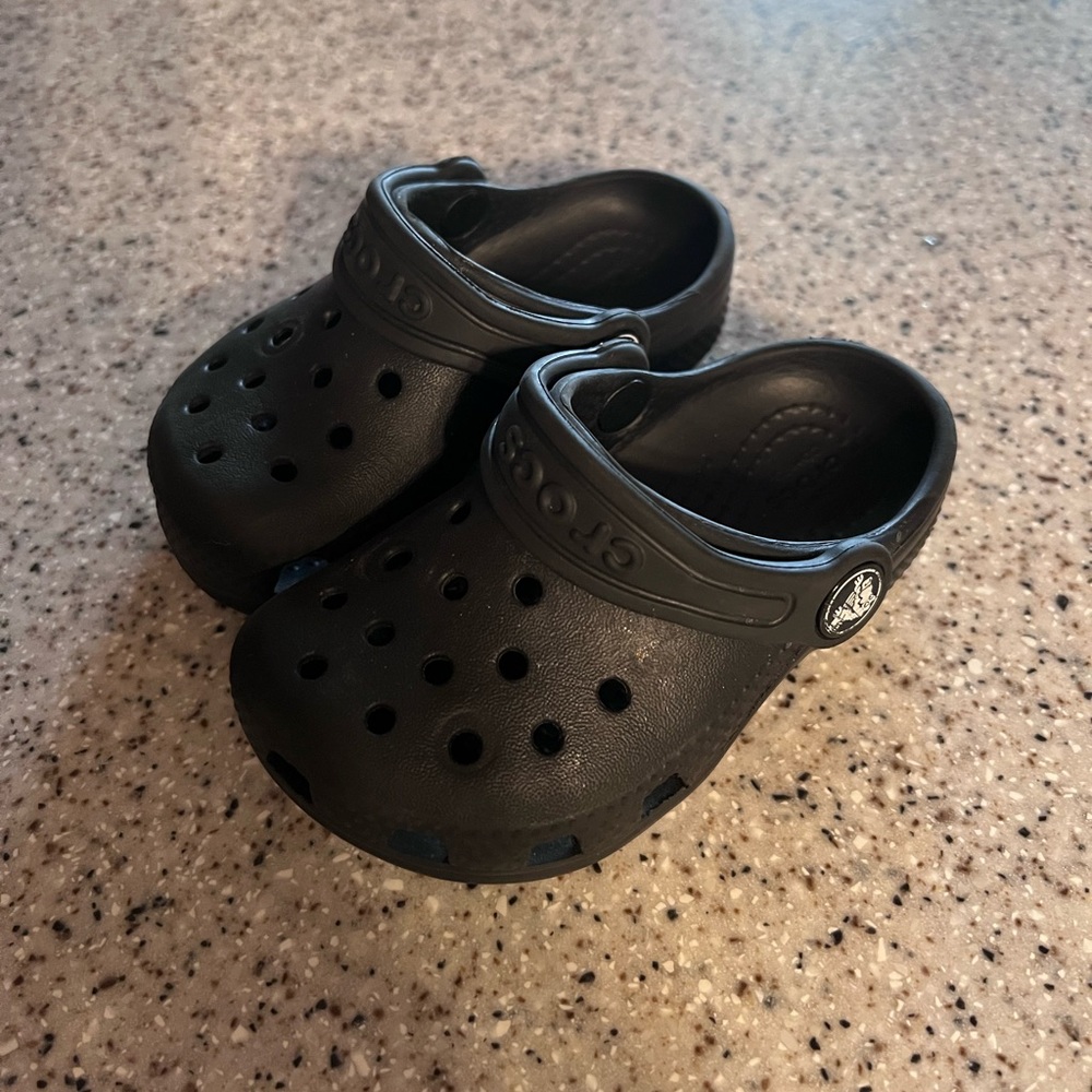 crocs